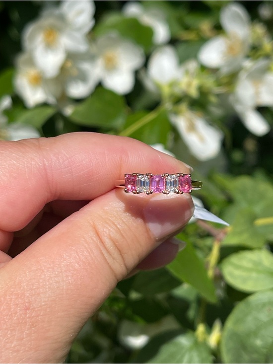 Jewelry - Pink Sapphire and Diamond Bar Ring - Gold